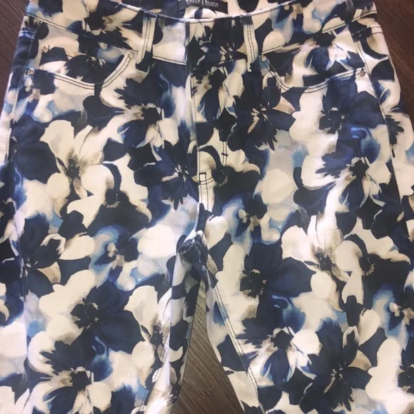 NWOT WHBM blue Floral skinny Jeans 6R - Picture 5 of 7